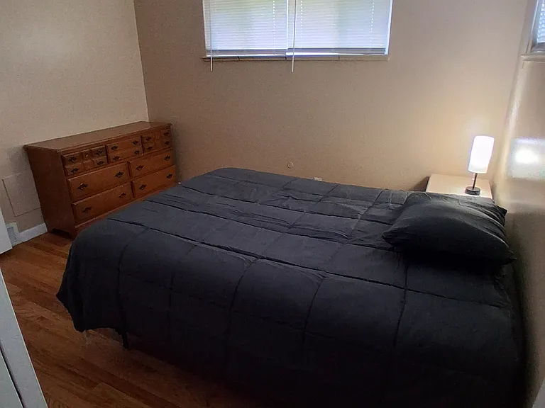 Room 6 is 119.34sqft with full-size bed, dresser, nightstand, lamp.