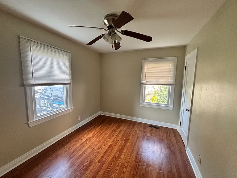 1031 W Whitney Ave — Photo 3