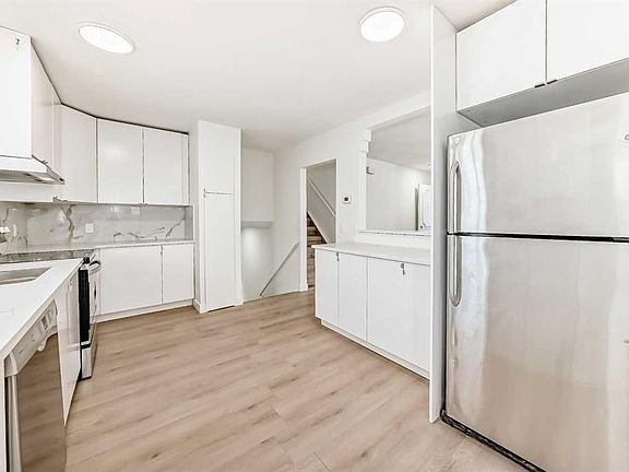 4th image of 532 W Rundleridge Dr NE