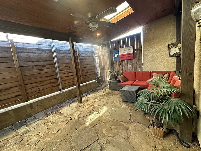 2 bed, 1196 sqft, $2,400 — Photo 2