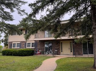 6850 W Kathleen Ct #4, Franklin, WI 53132