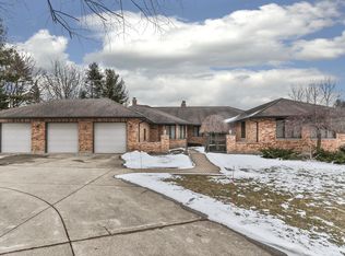 22 W Surrey Ln, Barrington Hills, IL 60010