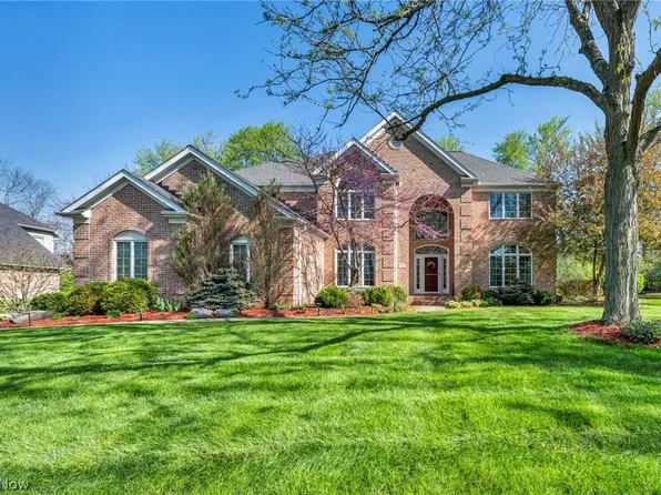 2771 Jumpers Dr, Akron, OH 44333