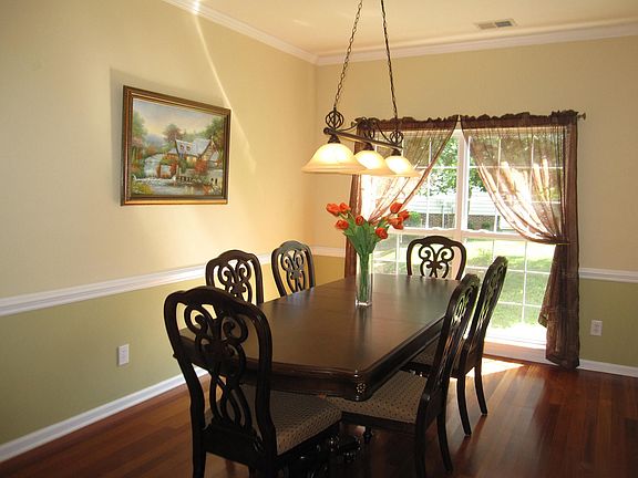 5th image of 144 Castleton Dr