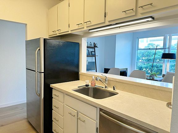 5th image of 1425 Vallejo St APT 206