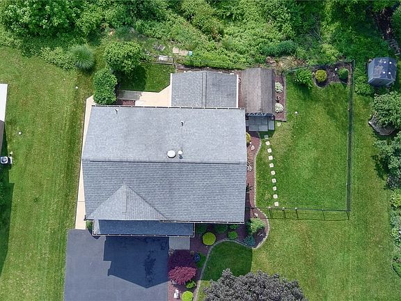 4th image of 208 Bonita Dr