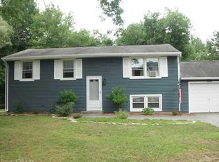 26 Highland Dr, Ledyard, CT 06339