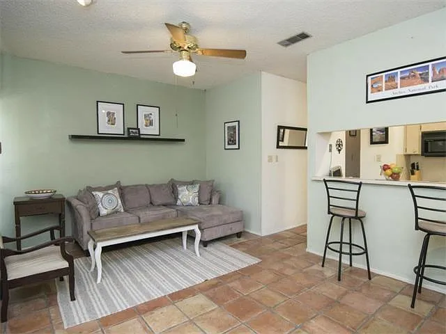 612 Park Pl #205 — Photo 3