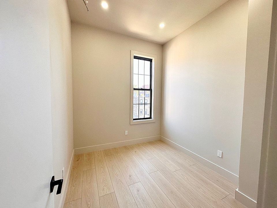 1st image of 391 Menahan St Floor 2