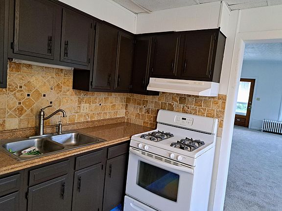 2nd image of 147 W Washington St Floor 1