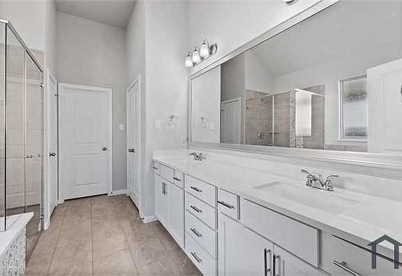 4th image of 15515 Baronial Castle Dr