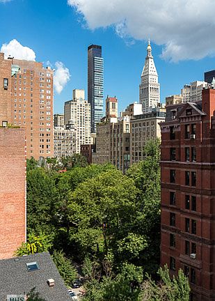3rd image of 32 Gramercy Park S APT 11H