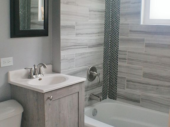 4th image of 7835 Oak Park Ave