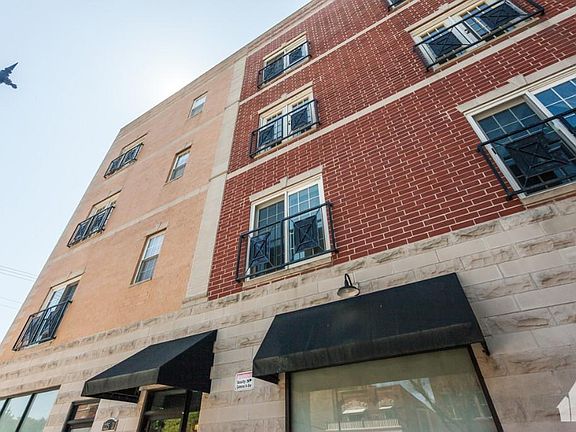 2nd image of 3227 W Fullerton Ave #4