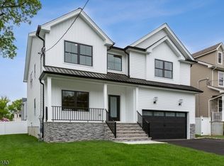 43 Commonwealth Rd, Kenilworth, NJ 07033