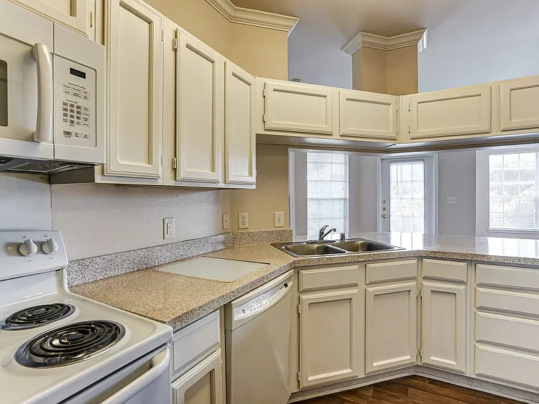 Turnberry Isle Apartment Homes — Photo 9