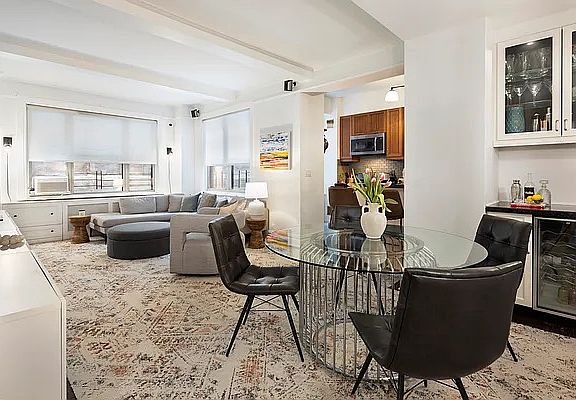 5th image of 670 W End Ave #Loft1b