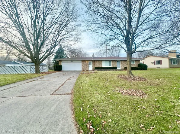 2077 Thistlewood Dr, Burton, MI 48509