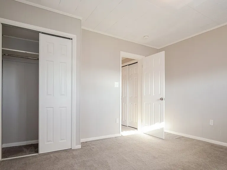 516892_022_main_bedroom_13323264.jpg