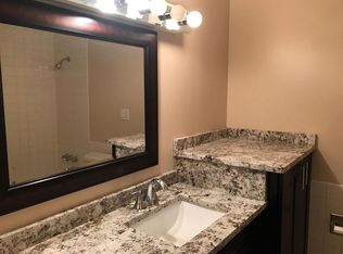 1719 Grove St APT 23, Glenview, IL 60025