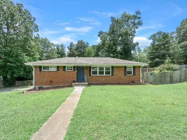 176 Hilltop Dr, Rossville, GA 30741