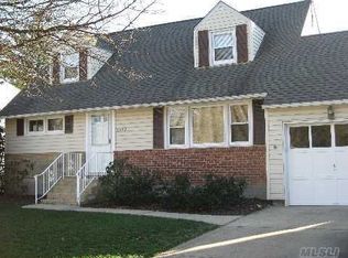 3872 Franklin Ave, Seaford, NY 11783
