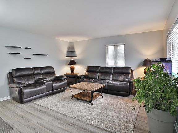 5th image of 404 Old Village Rd