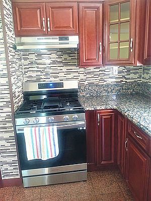 4th image of 917 E 32nd St Floor 2