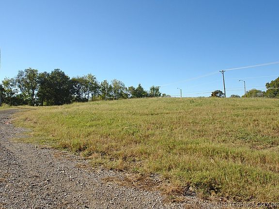 2nd image of 2215 S Memorial Dr
