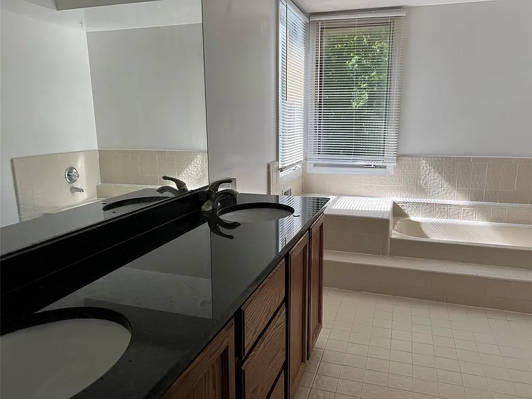 6330 Odessa Dr — Photo 18