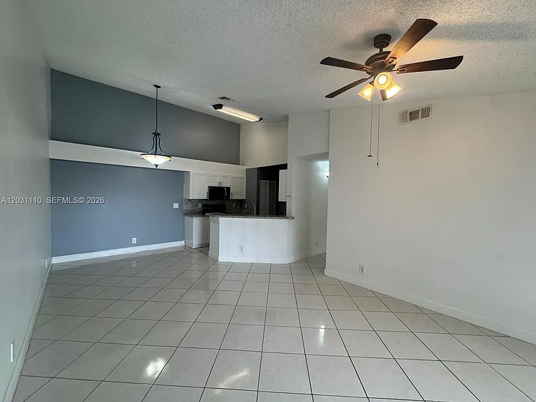E Sunrise Lakes Dr — Photo 5