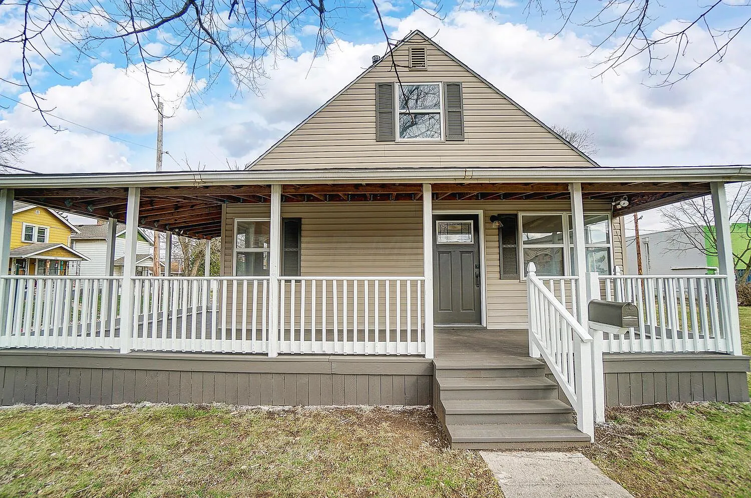 570 Ryan Ave photo 1