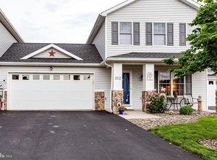 212 Lantern Ln, Chambersburg, PA 17201