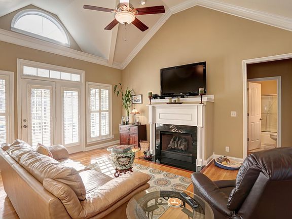 2nd image of 120 Artesa Dr