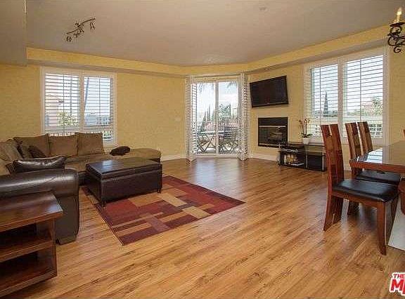 3rd image of 12222 Wilshire Blvd APT 304