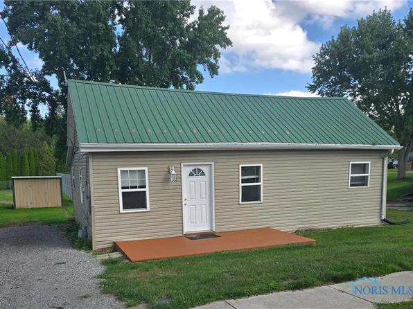 106 High St, Liberty Center, OH 43532