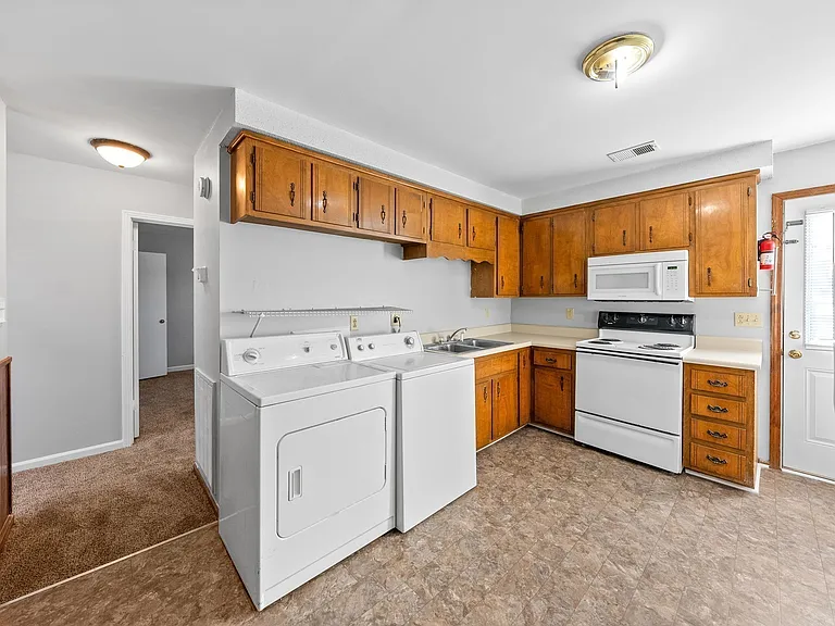 758 Bancroft Cir #C — Photo 14