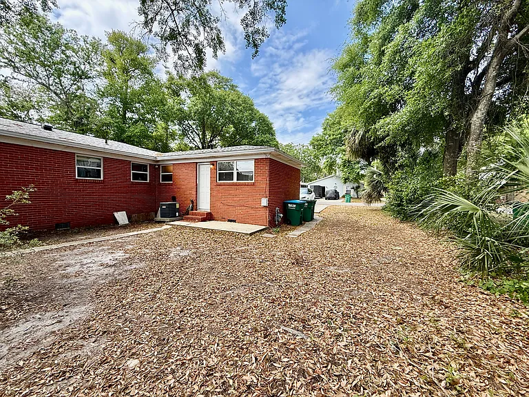 102 Roberts Ave — Photo 10