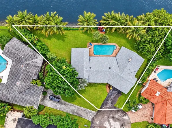 9880 SW 1st St, Plantation, FL 33324