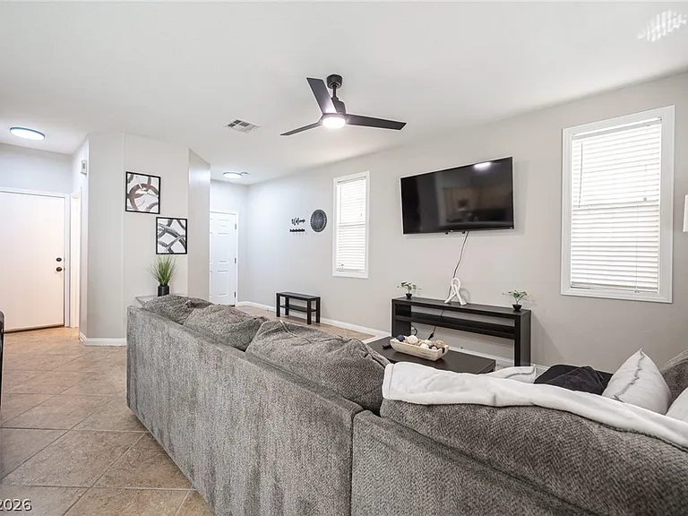 641 Solitude Point Ave — Photo 6