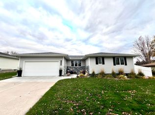 1706 E Berry Hill Dr, Norfolk, NE 68701
