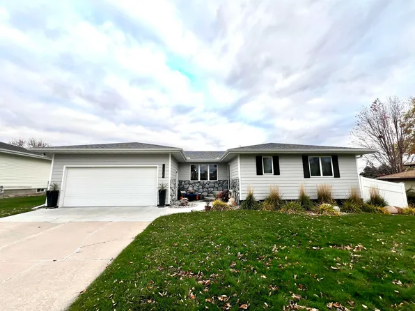 1706 E Berry Hill Dr, Norfolk, NE 68701