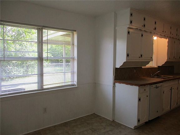 3rd image of 372 Heirloom Dr