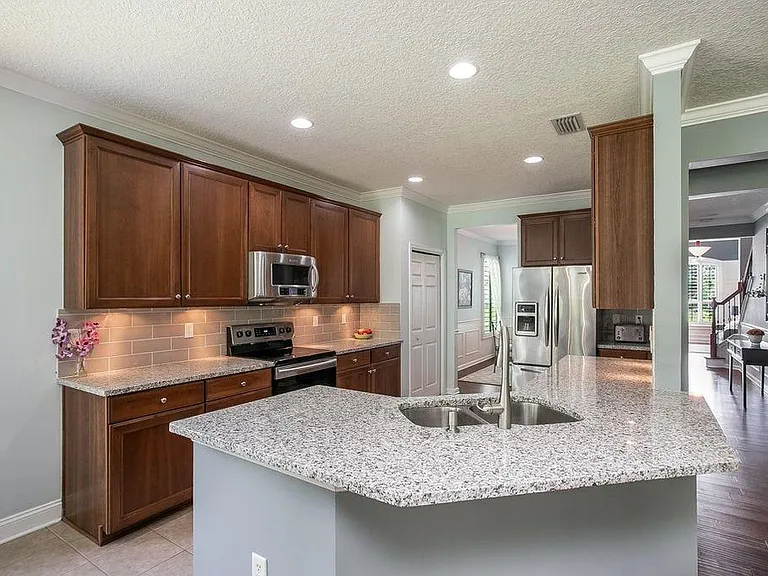 12201 Bittercreek Ln — Photo 3