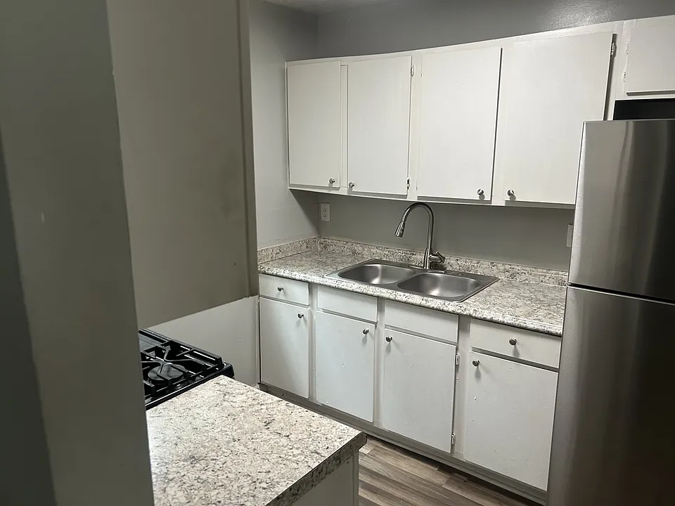 821 W Edgemont Ave #833