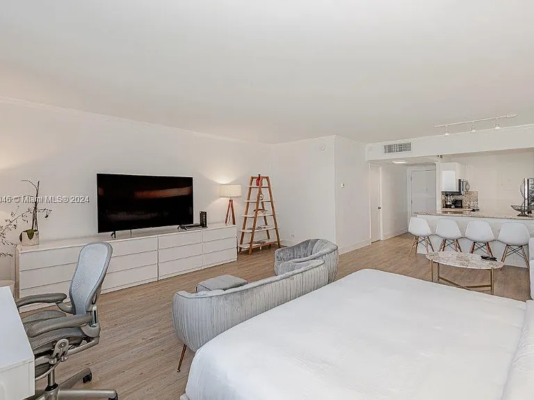 2301 Collins Ave #842 — Photo 11