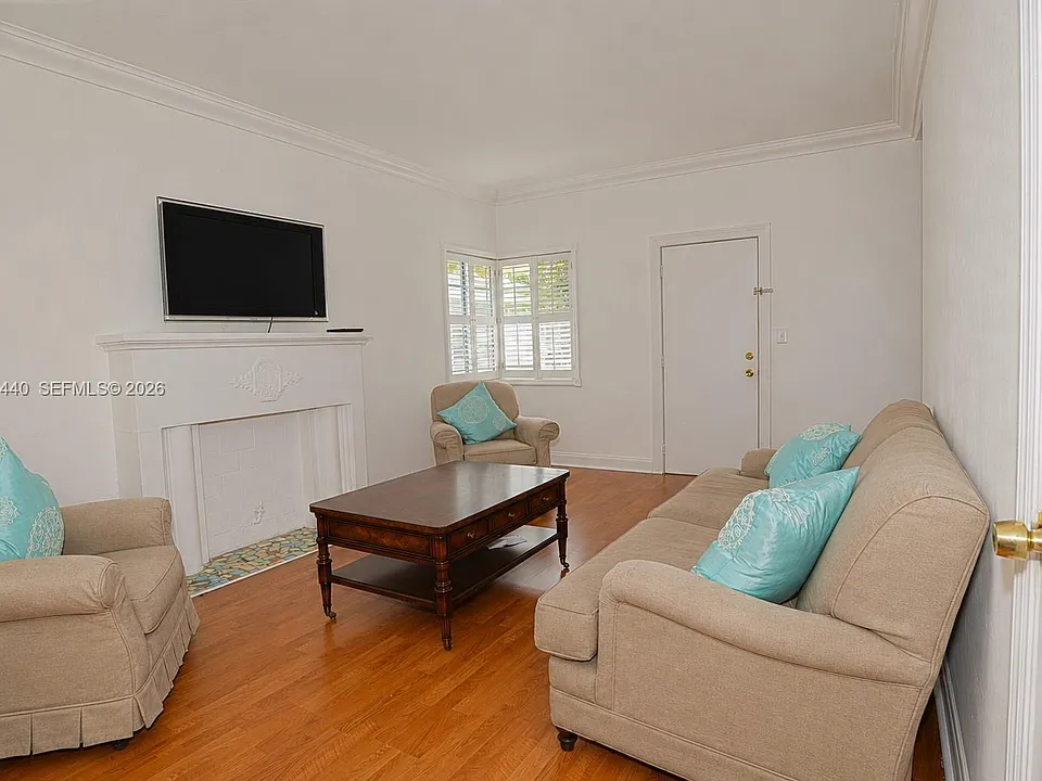 1341 Meridian Ave #206