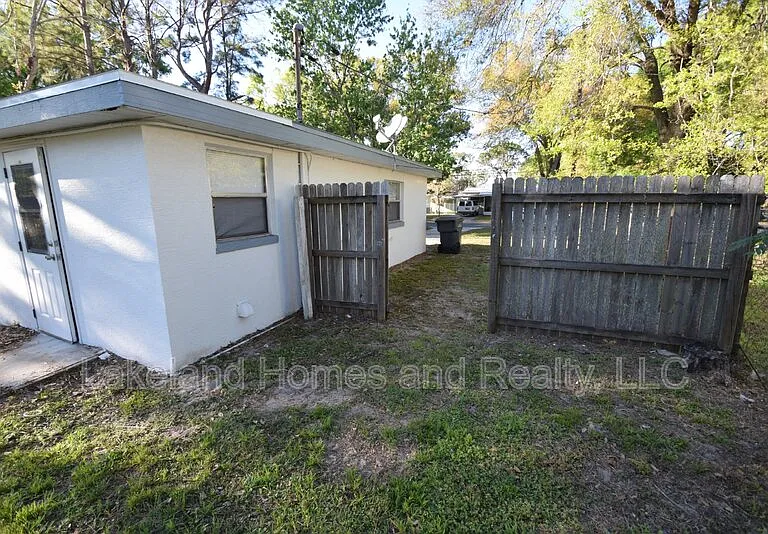522 Oakland Rd — Photo 17