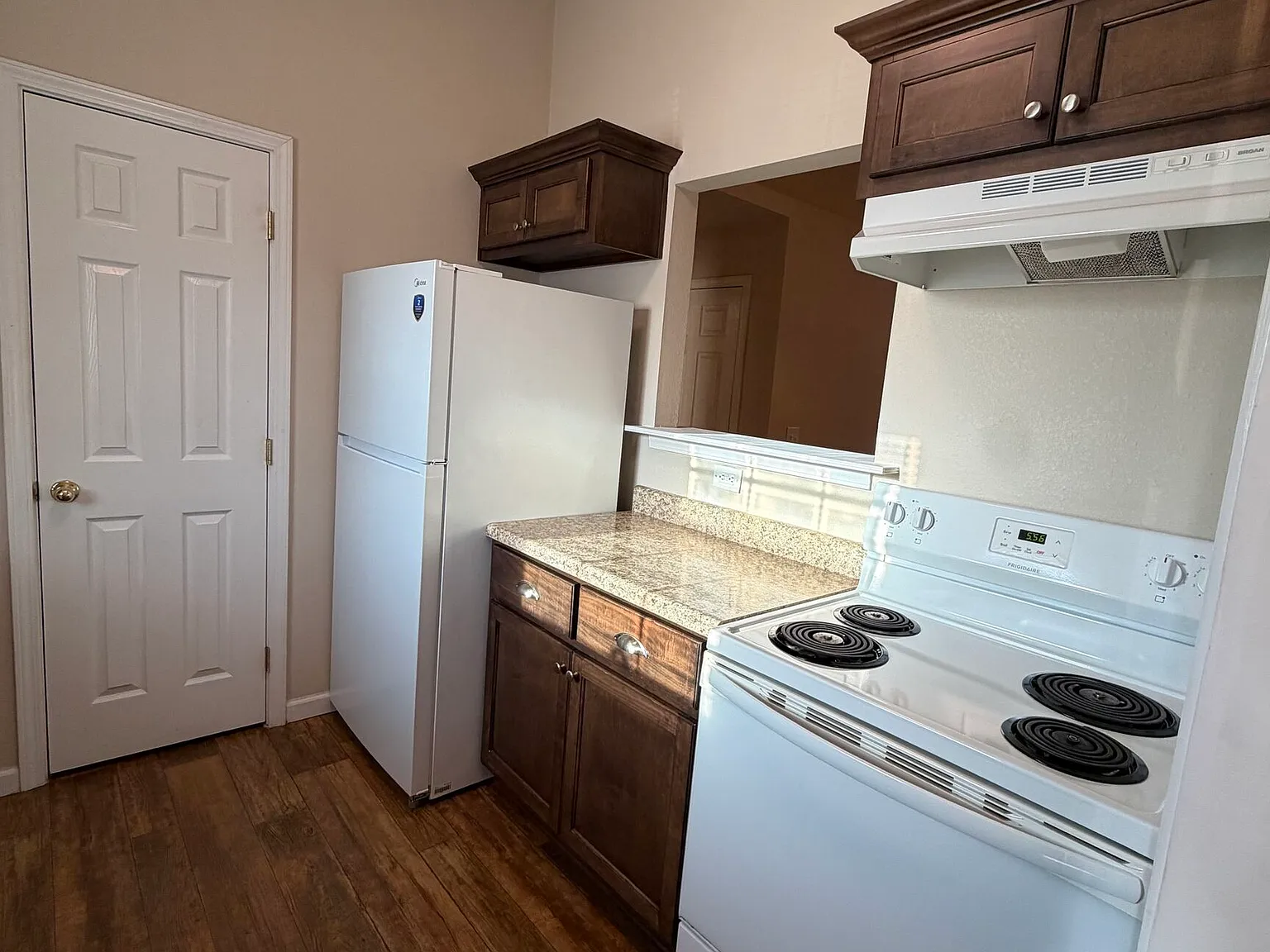 2 bed, 2.0 bath, 1013 sqft, $1,225 — Photo 4