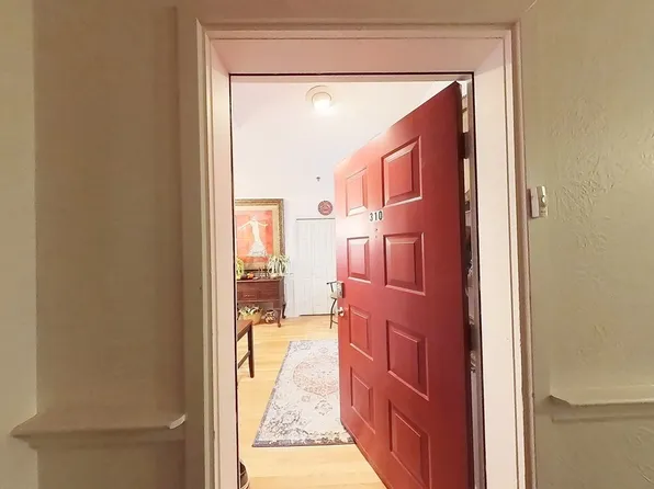 13 Dallas Dr APT 310, Dracut, MA 01826